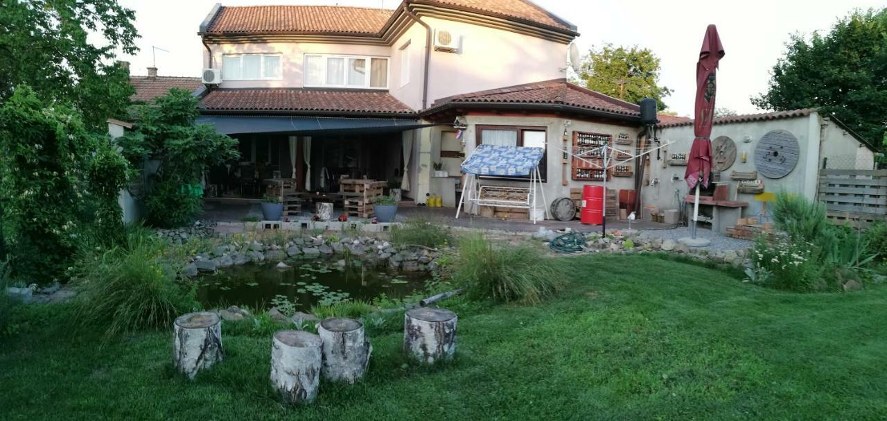 Studio Apartments Korosteljev Osijek Eksteriør bilde